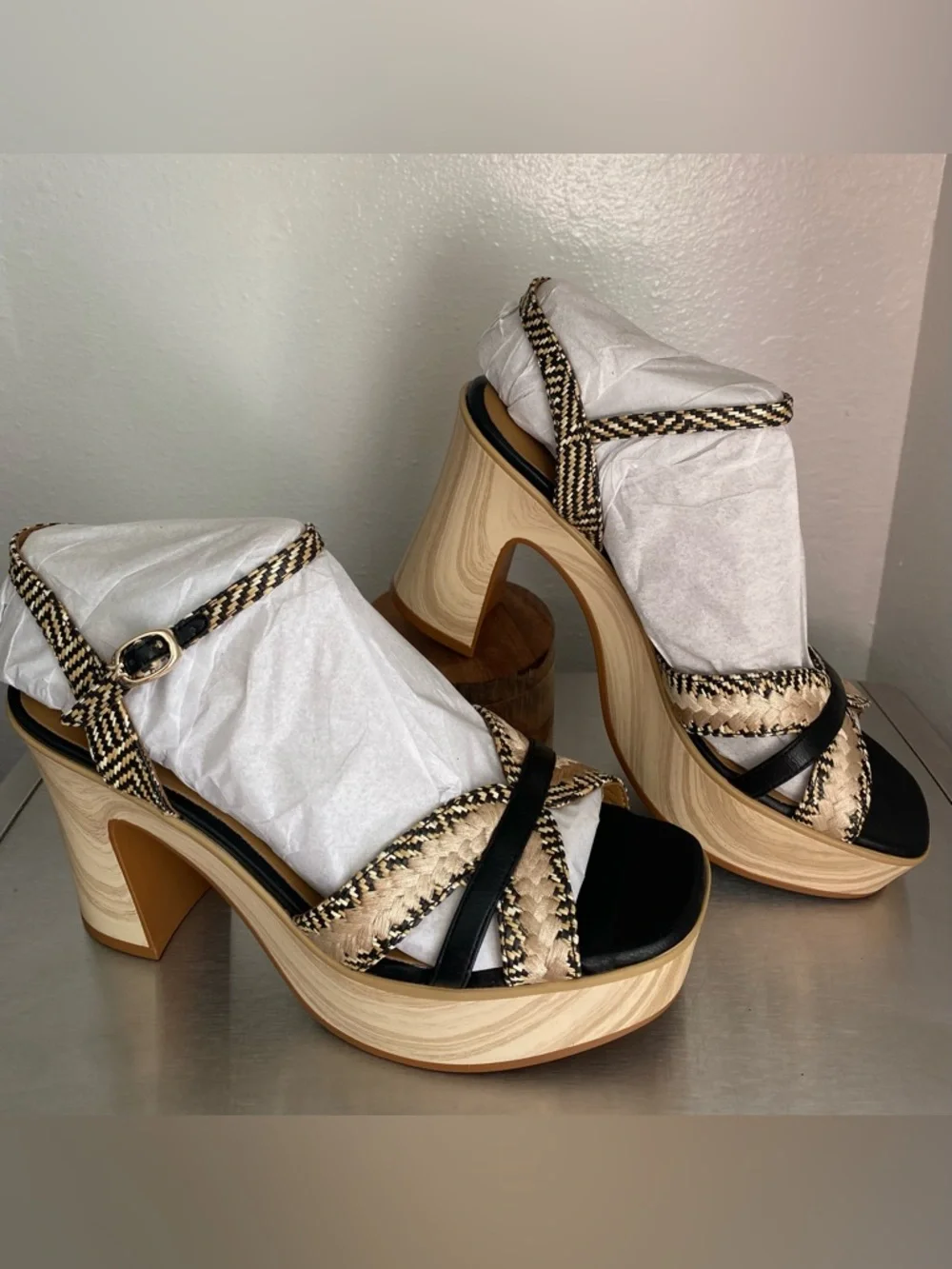 NEW-NATURALIZER WOMENS BLACK AND TAN WOVEN PLATFORM SANDALS